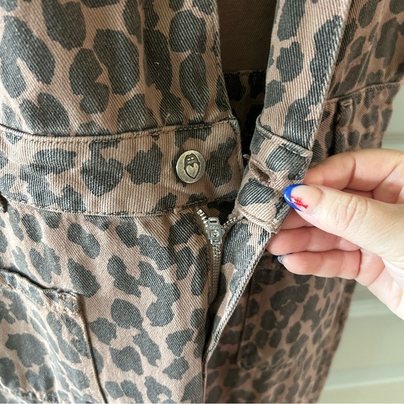 NWT Nasty Gal Denim Leopard V Neck Jumpsuit Coveralls - Picture 5 of 6